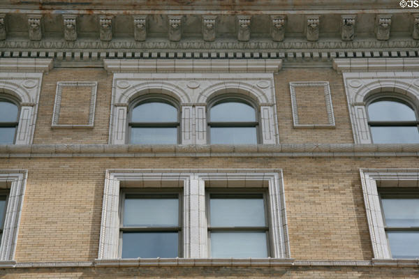 Upper facade of Gardner Building (1893). Toledo, OH.