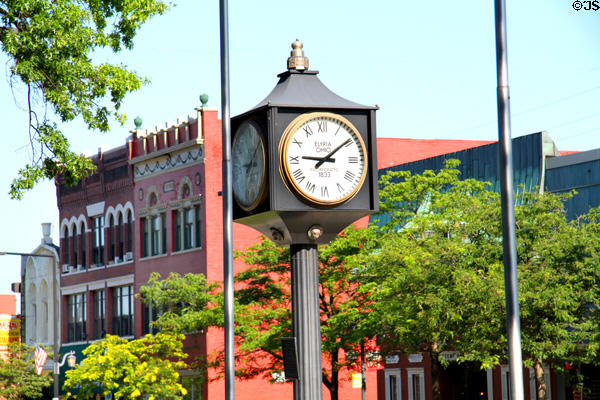Middle Ave. streetscape with Wooster & Fortress buildings plus Elyria street clock. Elyria, OH.
