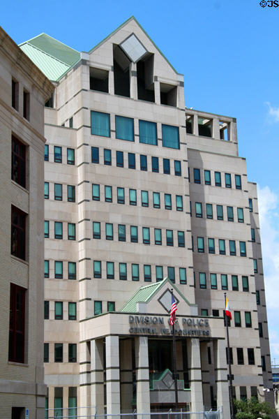 Columbus Police Headquarters (1992) (120 Marconi Blvd.). Columbus, OH. Architect: Brubaker/Brandt.