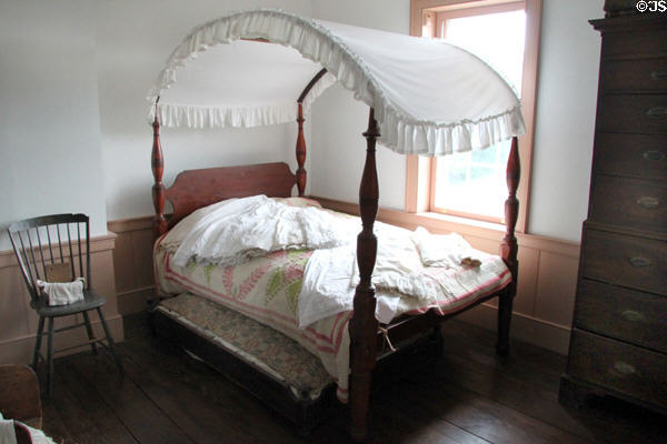 Bed with arched canopy & trundle bed at Johnston Farm. Piqua, OH.