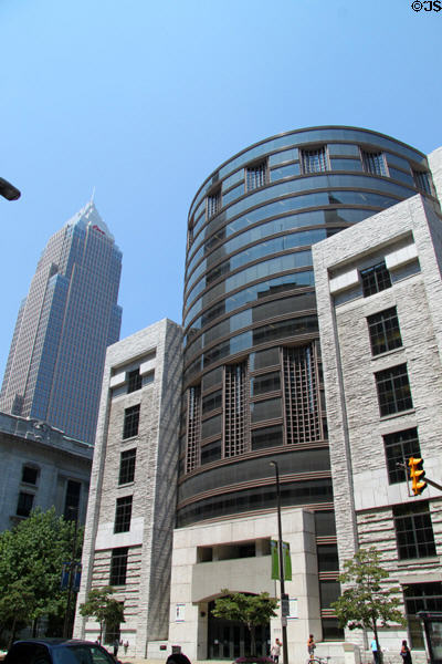 Louis Stokes Wing of Cleveland Public Library (1997) (525 Superior Ave.). Cleveland, OH. Architect: Hardy Holzman Pfeiffer.