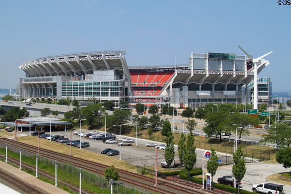 Cleveland Browns Stadium (1999). Cleveland, OH. Architect: Populous (former HOK Sport).