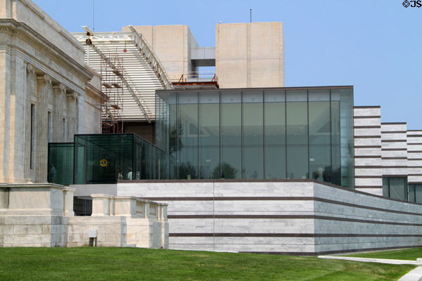 New east wing for Cleveland Museum of Art (2010) (University Circle). Cleveland, OH. Architect: Rafael Viñoly.