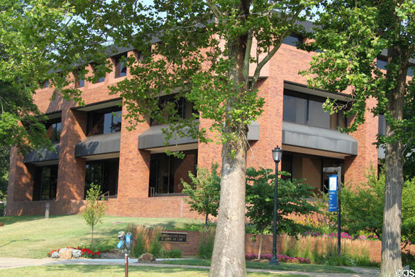 George Gund Hall School of Law (1994) at Case Western Reserve University. Cleveland, OH. Architect: Graham Gund.