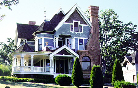Nunan House (c1890). Jacksonville, OR. Style: Queen Anne.