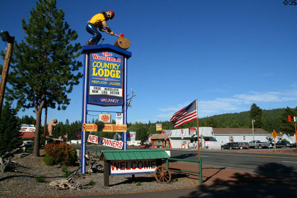Streetscape of village of Crescent, OR.