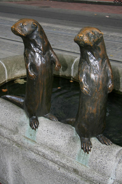 Otter statues of 