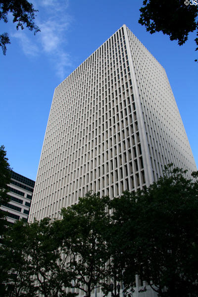 Standard Insurance Center (Georgia Pacific Bldg) (1971) (27 floors) (900 SW 5th Ave.). Portland, OR. Architect: Skidmore, Owings & Merrill LLP.