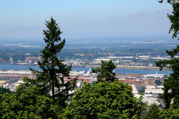 Port area of Portland on Willamette River. Portland, OR.