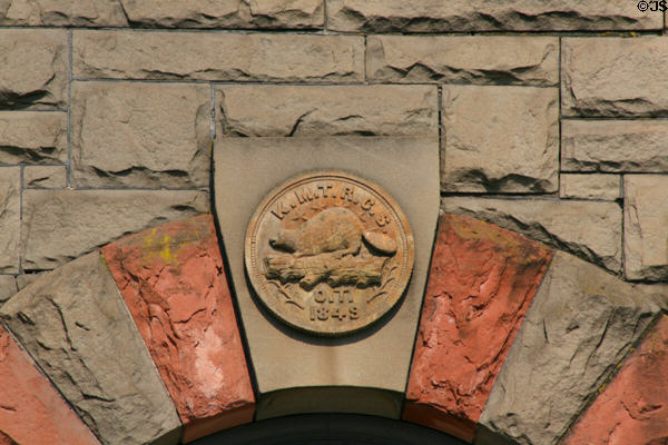Keystone carving of Beaver Dollar $10 gold piece of 1849 on Capital National Bank Building. Salem, OR.