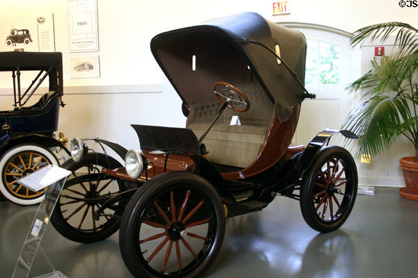 Electric Phaeton (1909) by S.R. Bailey & Co., Amesbury, MA, at Frick Mansion Auto Collection. Pittsburgh, PA.