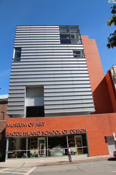 Rhode Island School of Design Museum of Art Chace Center entrance (2008). Providence, RI. Architect: Rafael Moneo.