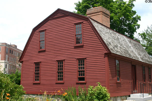 Sylvanus Brown house (1758) occupied (1784-1824) by the patternmaker who made the machinery for the Slater Mill. Pawtucket, RI.