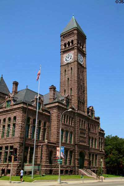 Old Courthouse Museum (1889) (Sixth & Main). Sioux Falls, SD. Style: Richardsonian Romanesque. Architect: Wallace Dow.