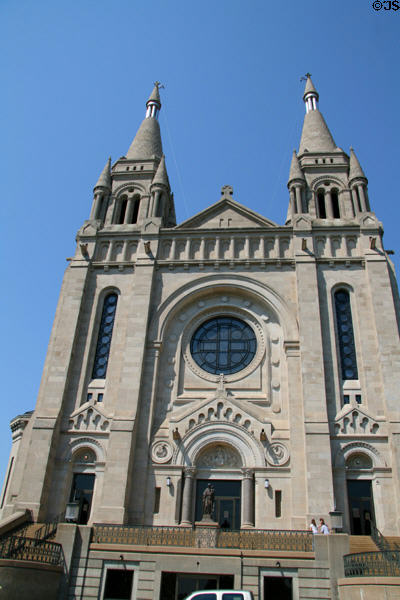 St Joseph Cathedral (1918). Sioux Falls, SD. Style: Romanesque & French Renaissance. Architect: Emmanuel L. Masqueray.