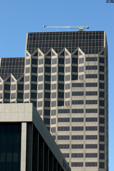 Bank of America Plaza (1983) (28 floors) (300 Convent St.) with diagonal change of surface. San Antonio, TX.