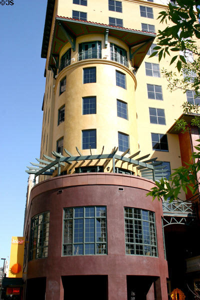 Detail of Hotel Valencia Riverwalk (2002) (13 floors) (146 East Houston). San Antonio, TX. Architect: 3D/International.