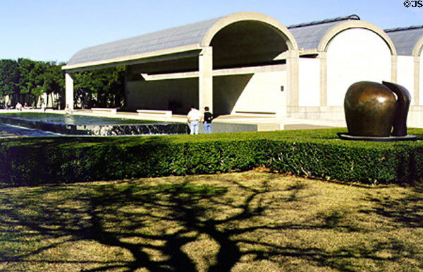 Kimbell Art Museum (1967-72). Fort Worth, TX. Architect: Louis Kahn.