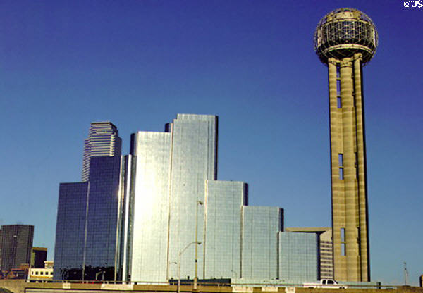Reunion Tower & Hyatt Regency Reunion Hotel (1978). Dallas, TX. Architect: Welton Becket & Assoc. + Culpepper, McAuliffe & Meaders.