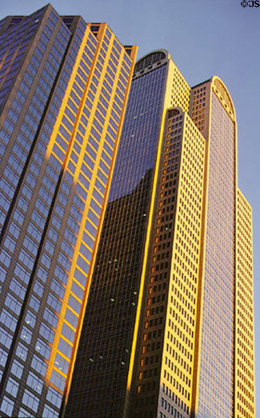 1700 Pacific Avenue (1983) (50 floors) + Bank One Center. Dallas, TX. Architect: WZMH Architects.