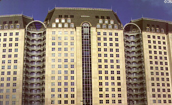 The Crescent complex (1985) (on McKinney Ave.). Dallas, TX. Architect: Johnson/Burgee Architects.