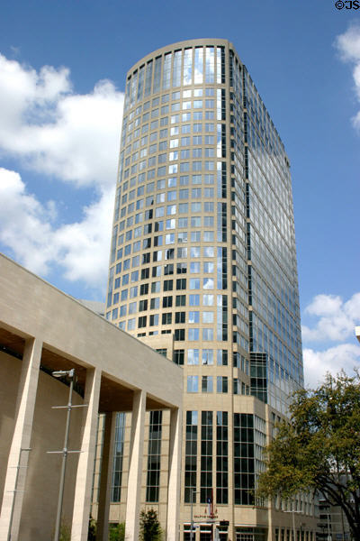 Calpine Center (2003) (34 floors) (717 Texas Ave.). Houston, TX. Architect: Hellmuth, Obata & Kassabaum.