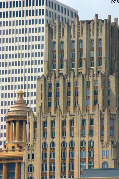 JPMorgan Chase Building crown (1929) (36 floors) (712 Main St.). Houston, TX. Style: Art Deco. Architect: Alfred Charles Finn + Kenneth Franzheim + J.E.R. Carpenter.
