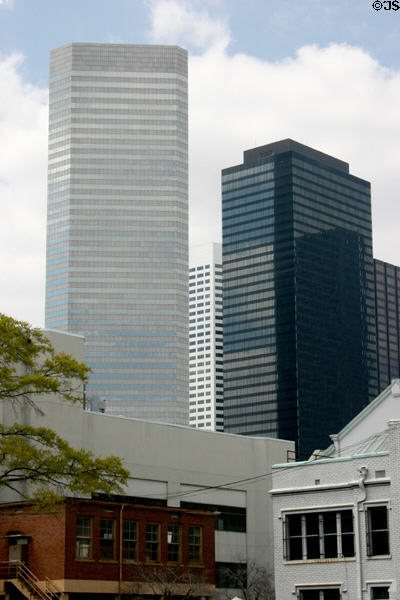 Chevron Tower (1982) (52 floors) (1301 McKinney Ave.) & One Houston Center (1978) (46 floors) (1221 McKinney Ave.). Houston, TX. Architect: Caudill Rowlett Assoc..