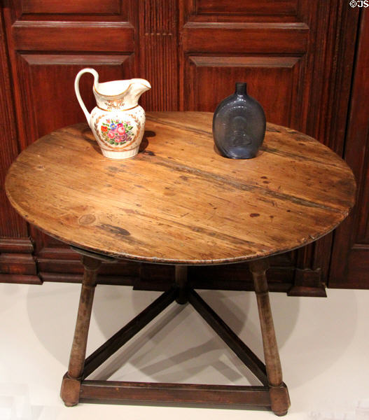 American cricket table (late17th-early 18thC) with pitcher & glass bottle at Bayou Bend. Houston, TX.