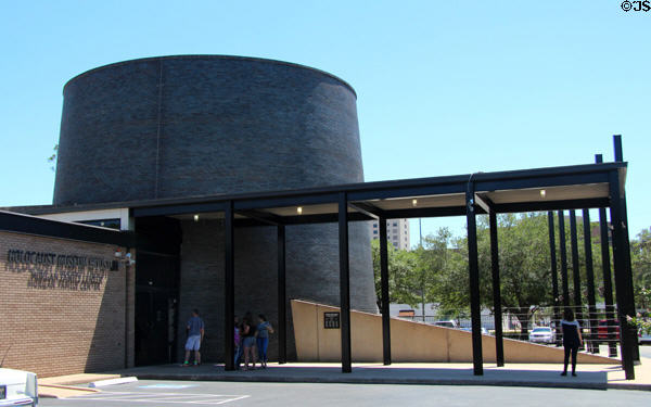 Holocaust Museum Houston (1996) (5401 Caroline St.). Houston, TX. Architect: Ralph Appelbaum.