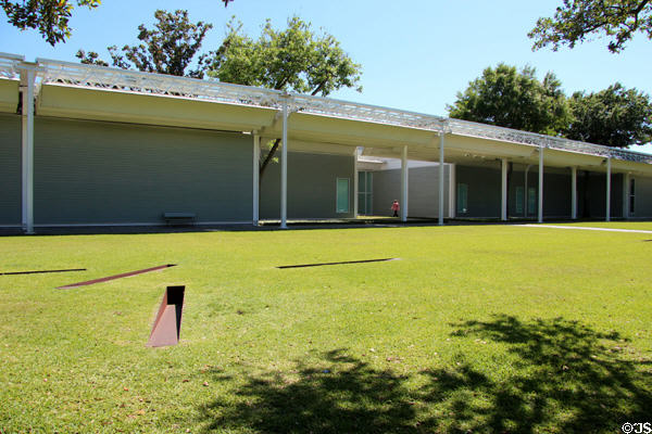 The Menil Collection art museum (1987) (1533 Sul Ross St.). Houston, TX. Architect: Renzo Piano.