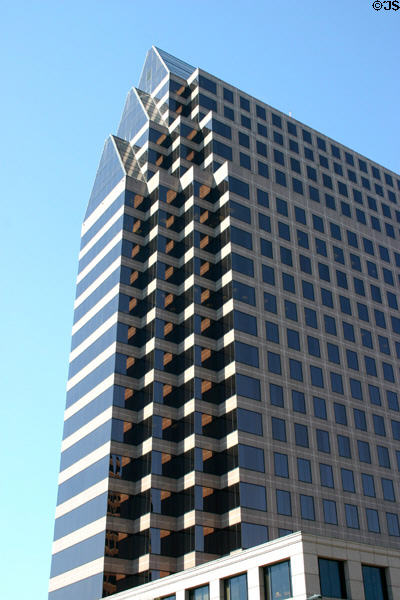 100 Congress (1987) (22 floors) (100 Congress Ave.) gold with tent-like top. Austin, TX. Architect: Hellmuth, Obata & Kassabaum.
