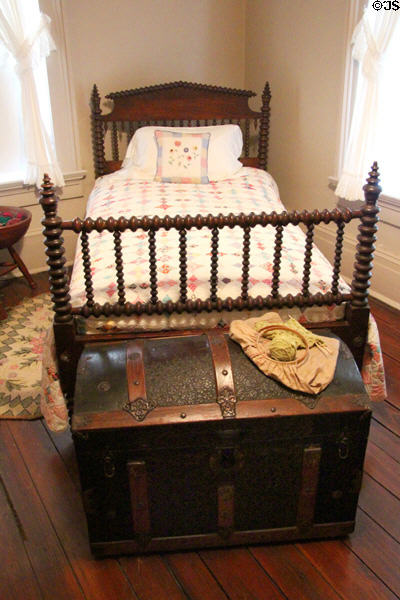 Spool bed & travel trunk at McCulloch House. Waco, TX.