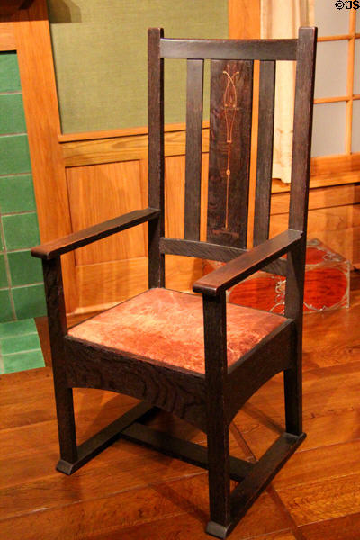 Arts & Crafts armchair (c1903-4) by Gustav Stickley at Dallas Museum of Art. Dallas, TX.