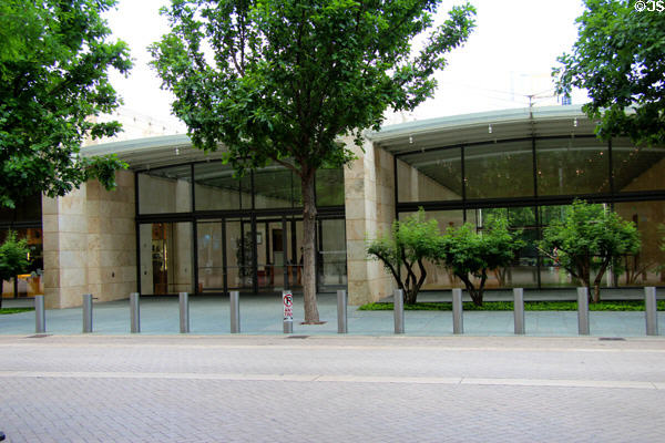 Nasher Sculpture Center (2003). Dallas, TX. Architect: Renzo Piano.