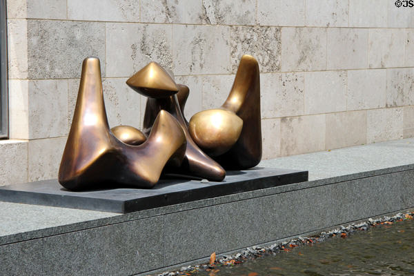 Working Model for Three Piece No. 3 Vertebrae (1968) by Henry Moore at Nasher Sculpture Center. Dallas, TX.