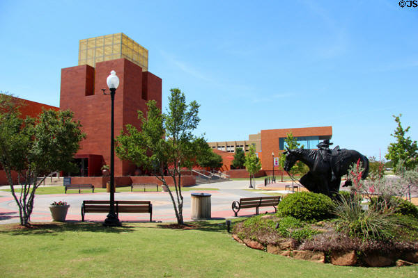Fort Worth Museum of Science & History (2009). Fort Worth, TX. Architect: Legorreta + Legorreta.