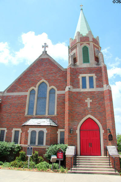 St James Episcopal Church (1894, 1910, 1926). Texarkana, TX. Style: Gothic Revival.