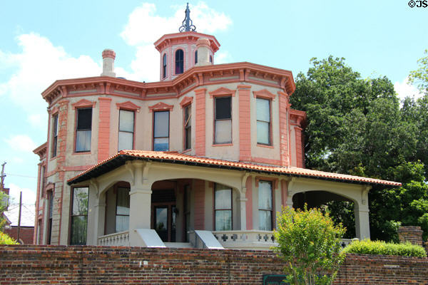 Ace of Clubs House museum (1884) by J.H. Draughan. Texarkana, TX. Architect: Octagonal. On National Register.
