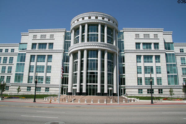 Scott M. Matheson Courthouse (1996) (450 S. State St.). Salt Lake City, UT. Architect: MHTN Architects + Hellmuth Obata & Kassabaum.