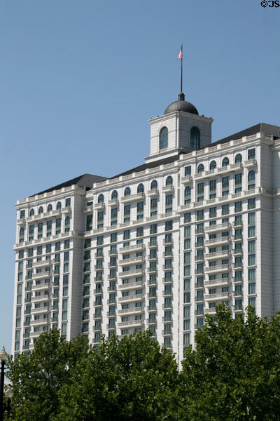 Grand America Hotel (2001) (24 floors) (555 S. Main St.). Salt Lake City, UT. Architect: Frank Nicholson + Smallwood, Reynolds, Stewart, Stewart & Assoc..