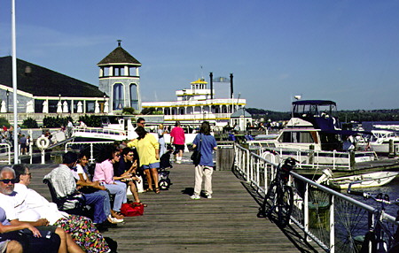 Potomac waterfront promenade. Alexandria, VA.