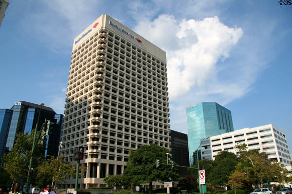 Bank of America Center (1968) (23 floors) (301 East Main St.) & Norfolk skyline. Norfolk, VA. Architect: Skidmore, Owings & Merrill LLP + Williams, Tazewell & Assoc..