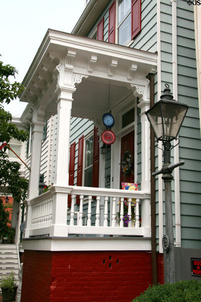 Elizabeth Row (314 North St.) (c1845) English Basement house. Portsmouth, VA.