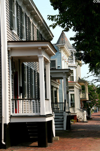 Streetscape down Court St. from London. Portsmouth, VA.