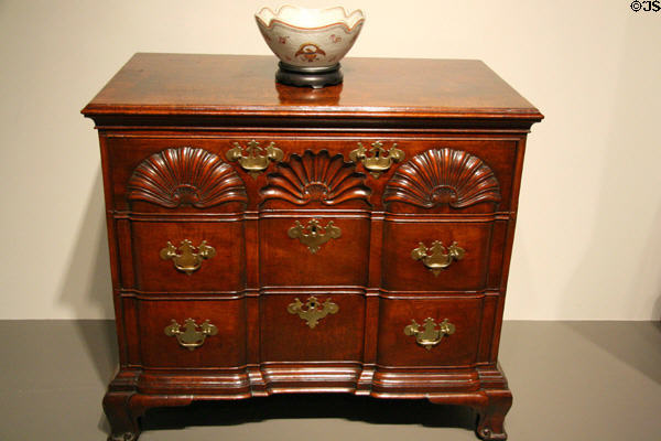 Mahogany & pine chest of drawers (1765-85) made in Newport, RI at Chrysler Museum of Art. Norfolk, VA.