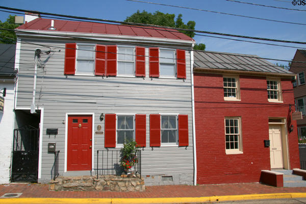 Wooden & brick heritage houses (c1860) (17 & 15 SW Wirt St.). Leesburg, VA.