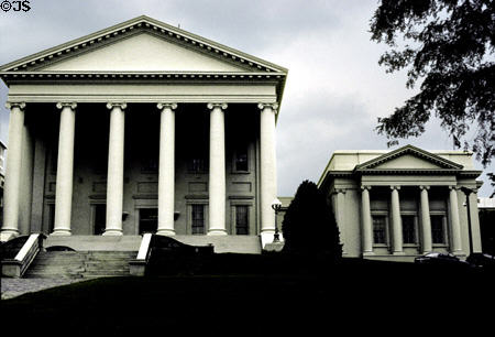 Virginia State Capitol (1785-88) was modeled on the Maison Carrée in Nimes, France. Richmond, VA. Architect: Thomas Jefferson & Charles Clérisseau.