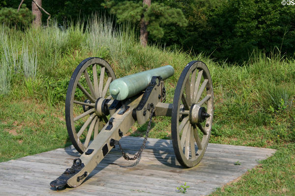 Canon on Confederate earthwork at Petersburg National Battlefield. Petersburg, VA.