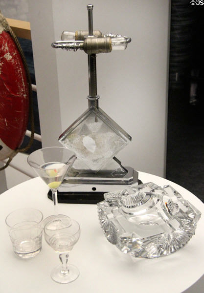 Mauretania II Art Deco glass table lamp & ashtray (1930s) with drinking glasses (1940-50s) from RMS Queen Mary at Merseyside Maritime Museum. Liverpool, England.